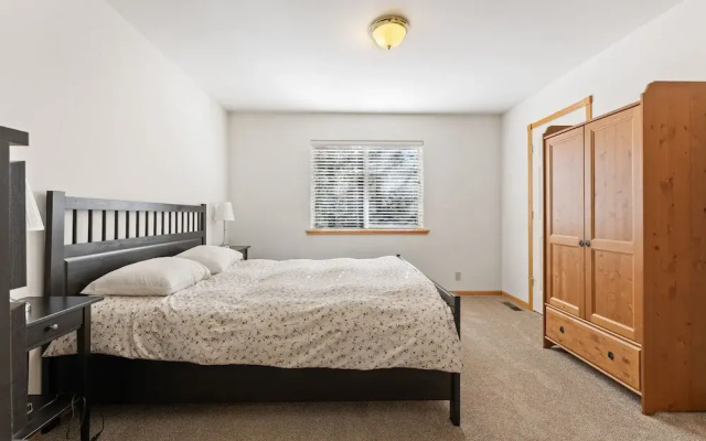Pine Haven 3 Bedroom Home by RedAwning