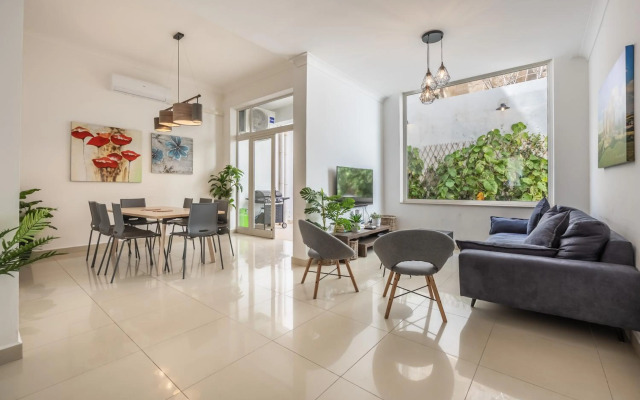 Hard to come by - modern & huge house in Sliema