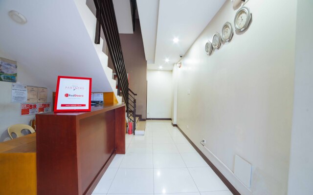 RedDoorz near Angeles University Foundation