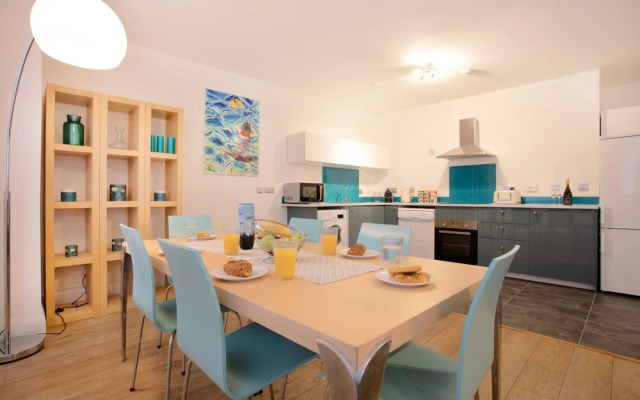 Rest & Recharge Regents CT 3bed Sleeps 7