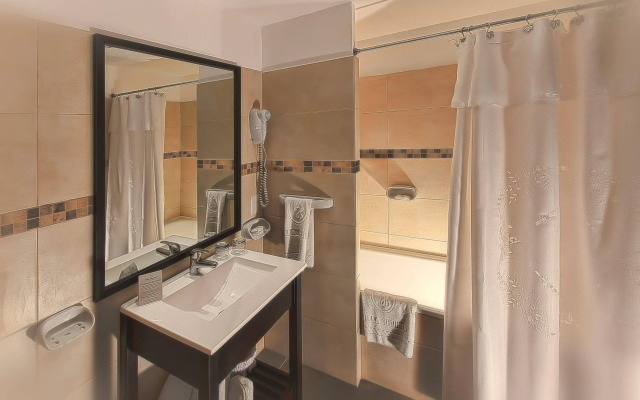 Huinid Pioneros Hotel