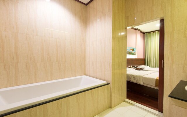 The President Hotel at Chokchai 4