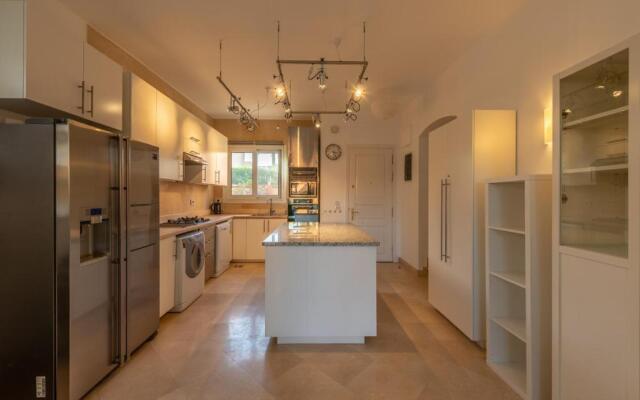 Beautiful Cosy 3 bedroom townhouse in South Marina