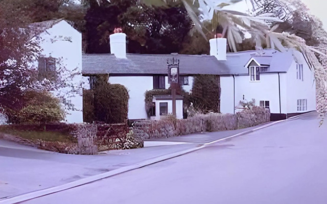Glan Yr Afon Inn