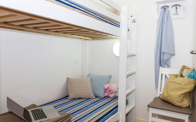 Comfortable apartment with a balcony near the beach