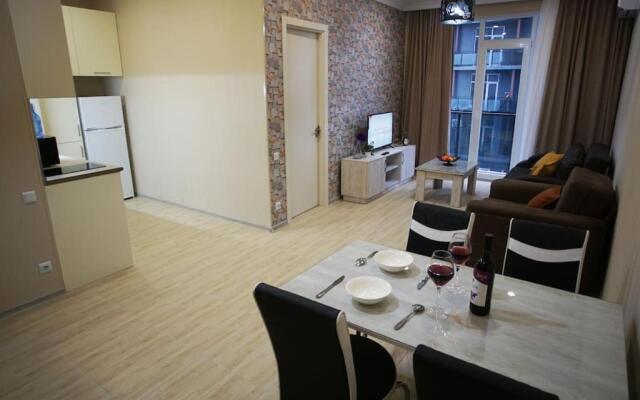 Leo Group Apartment 16-10 Elegance Batumi