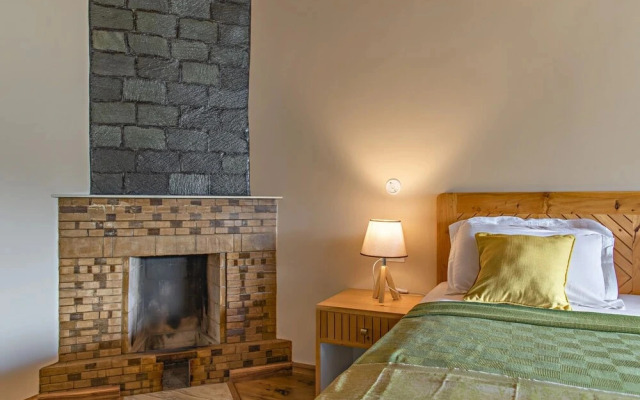 Echor Bhramara Estate Kharapathar Shimla