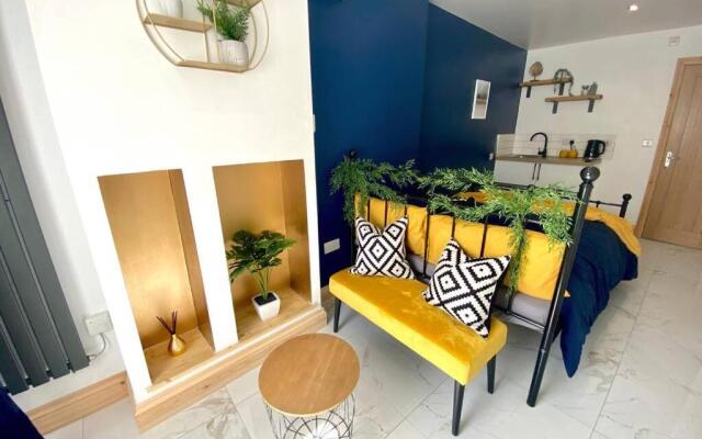 Stylish, cosy studio in Carmarthen town centre