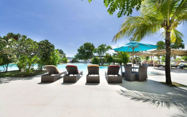 Peninsula Bay Resort