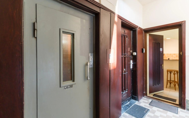 Sunny Studio with balcony in Party District