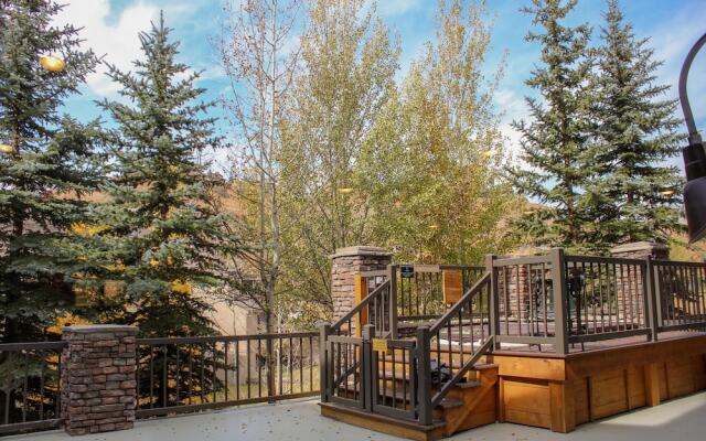 Black Bear Lodge by CB Lodging