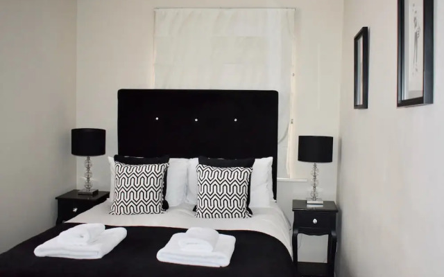 The Orient - Super Cool and Central - Sleeps 2