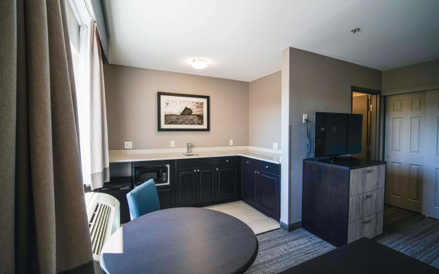 Best Western Plus Chocolate Lake Hotel