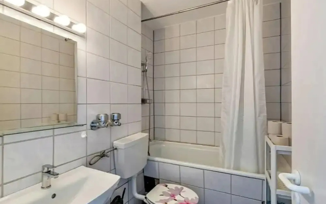 Cozy Neuss Apartment With Modern Amenities