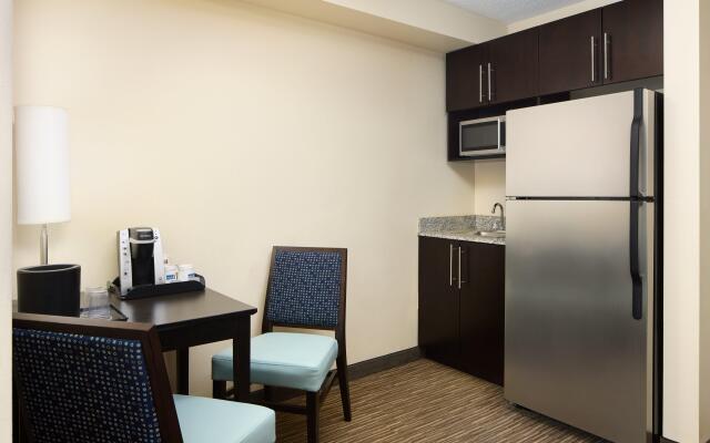 Holiday Inn Express & Suites Alpharetta - Windward Parkway by IHG