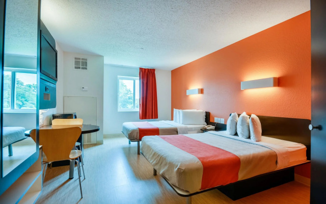 Motel 6 Biloxi, MS - Beach