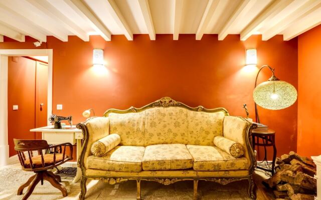 LUXa Charm House