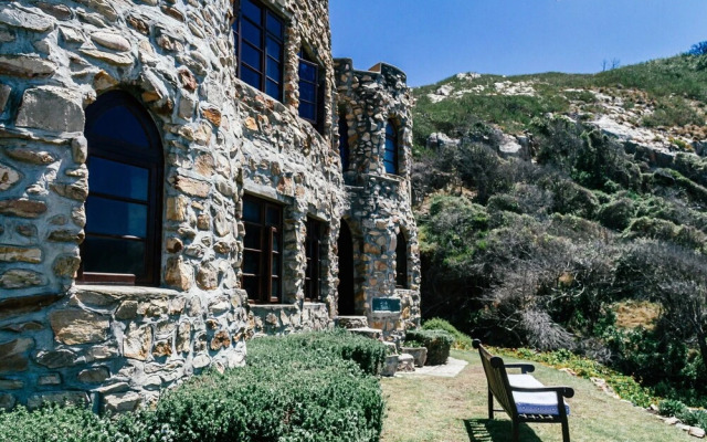 Buccara Noetzie - Lindsay Castle
