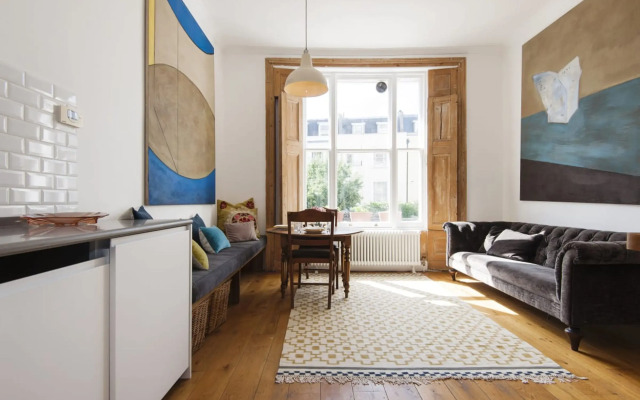 Bright Talbot Road Apartment