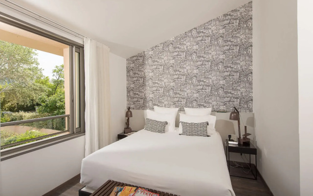 Hotel 96