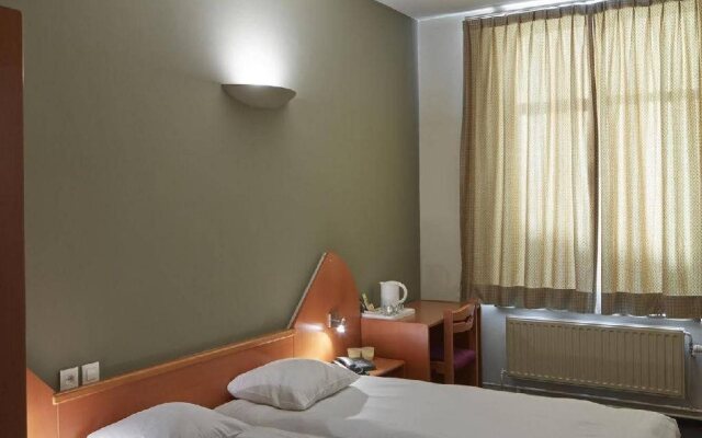 Alpha Hotel