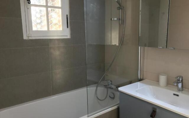 06D - Appartement spacieux avec terrasses, jardin et piscine