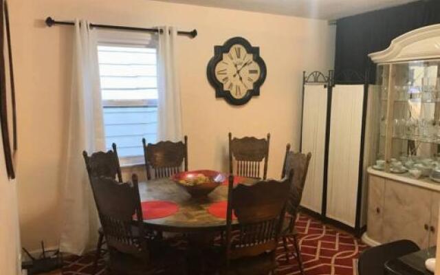 Private Room 2 - Near NYC, EWR & Outlet Mall