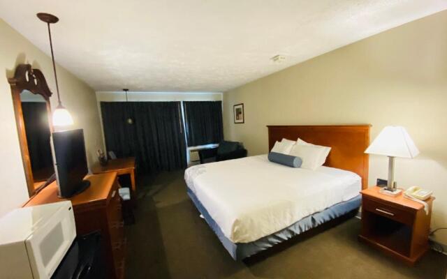 Fleetwood Inn & Suites