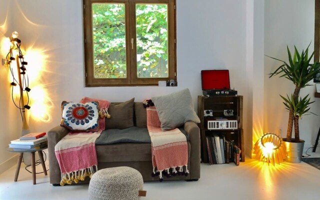Cosy Wooden Cabin and Bell Tent in Leafy Budapest