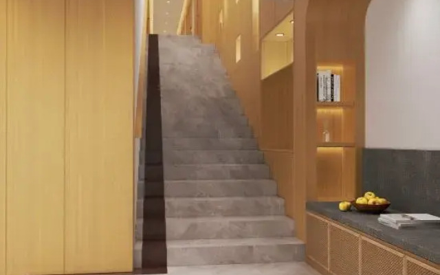 Hongli Hotel (Shanghai Songhong Road Subway Station)