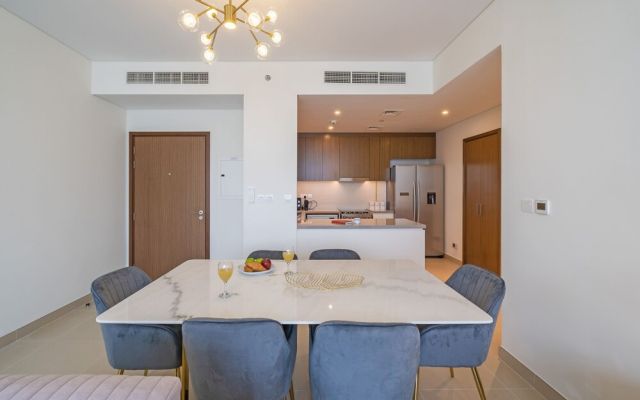 Stunning beachfront Apt. with Balcony Marina