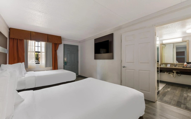 Quality Inn & Suites Airport