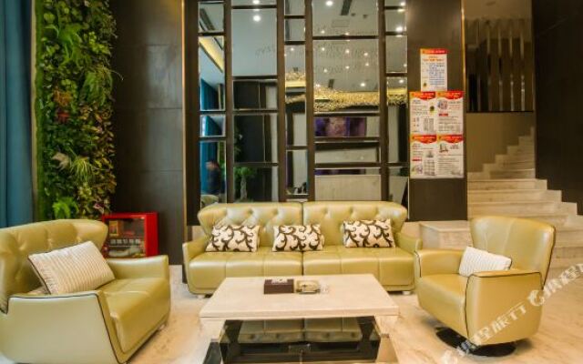 鲡高精品酒店(重庆东原悦荟大石坝轻轨站店)