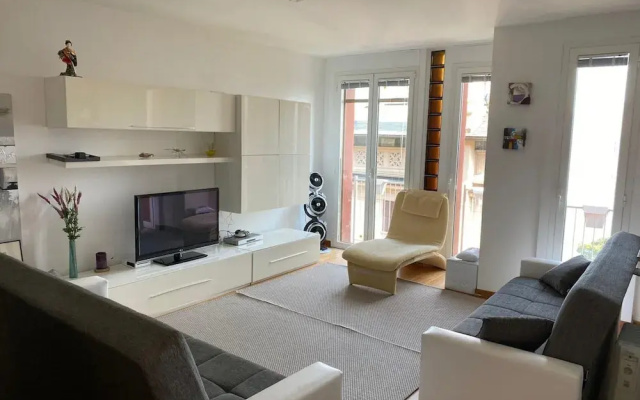 Elizaveta Apartment With Lake View and Terrace
