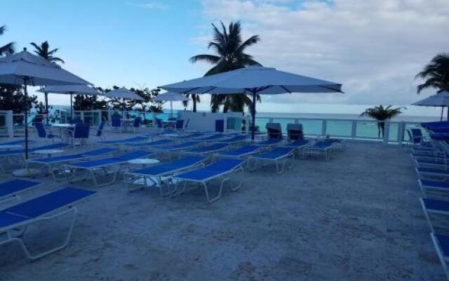 ESJ Azul 1660 - Ocean Front & Pool