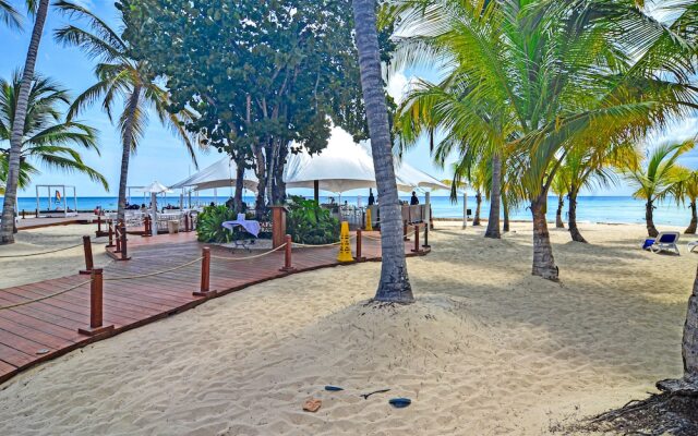Beach Front Apartment No01