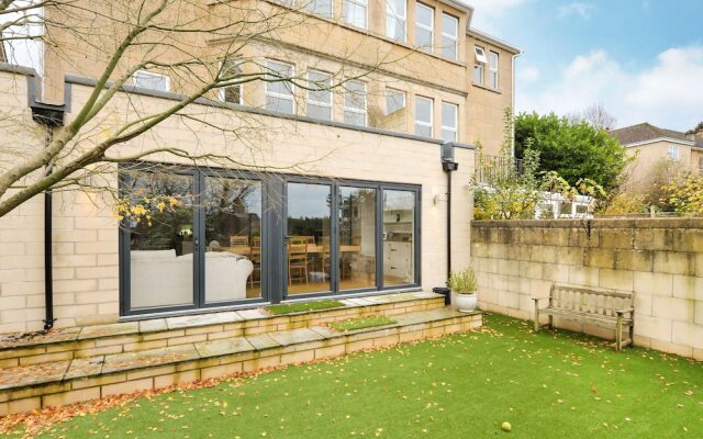 6 Bedroom Edwardian House in Bath
