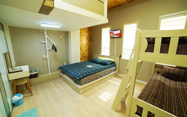 Yolo Guesthouse - Hostel