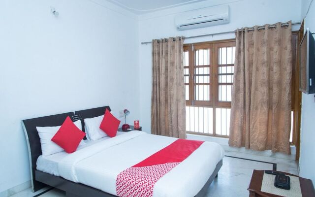 OYO 11064 Home Elegant 3BHK Villa Near Hiran Magri