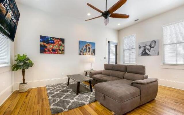 Luxury 3BR on Carondelet by Hosteeva