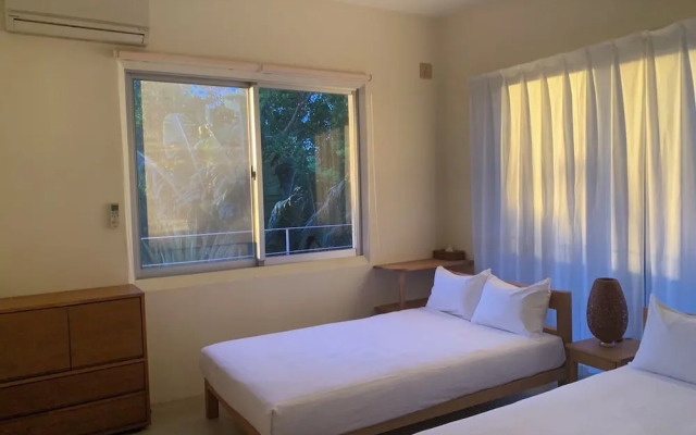 Blue Cave Hotel in Green