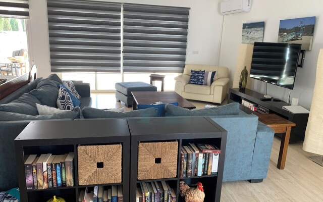 Beachfront Family Holiday Villa Perivolia
