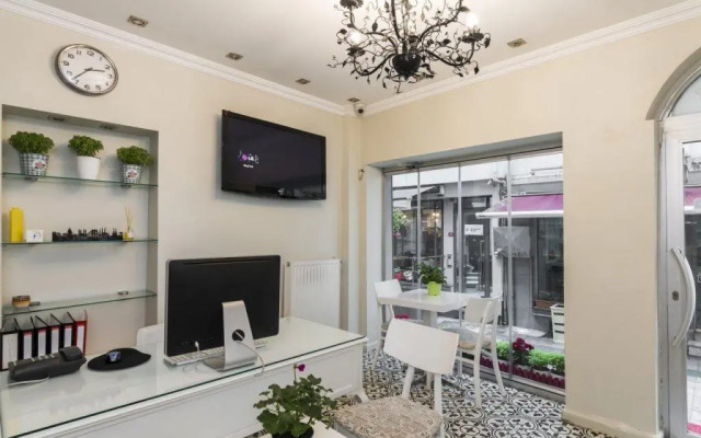 The Little House Hostel