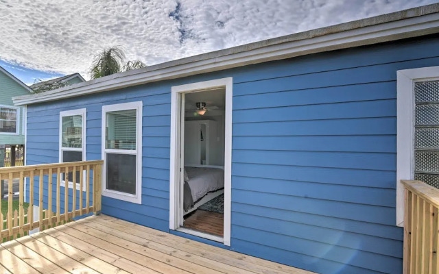 Steps to Sand: Galveston Beach Bungalow!