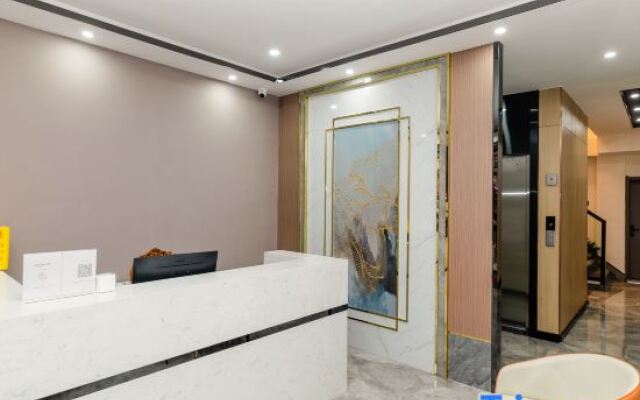 Yuntian Business Hotel (Yakeshi Railway Station Passenger Transport Station)