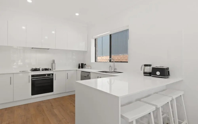 Quiet 2-bed Retreat With Private Courtyard