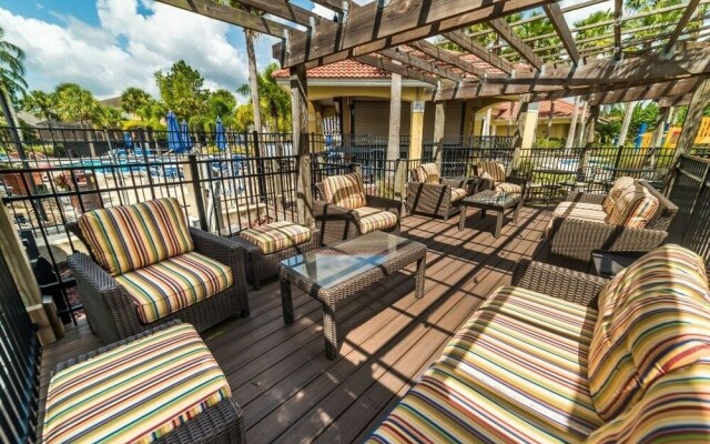 Hideaway Dream 6 Bedroom Home by RedAwning