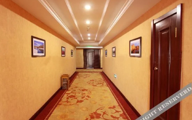 Chaoman Hotel (Tianshui Center Plaza Branch)(潮漫酒店（天水中心广场古城店）)