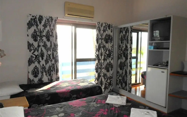 Coral Point Lodge – Guest Rooms – Shute Harbour