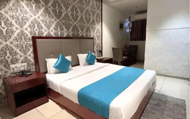 OYO 61228 Hotel Shrimad